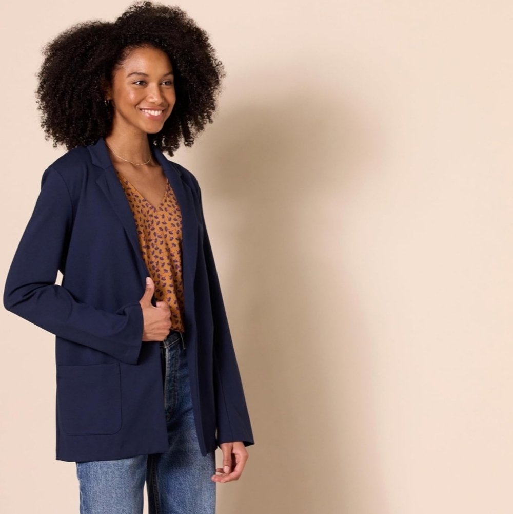 Amazon Essentials Women's Classic Navy Blazer